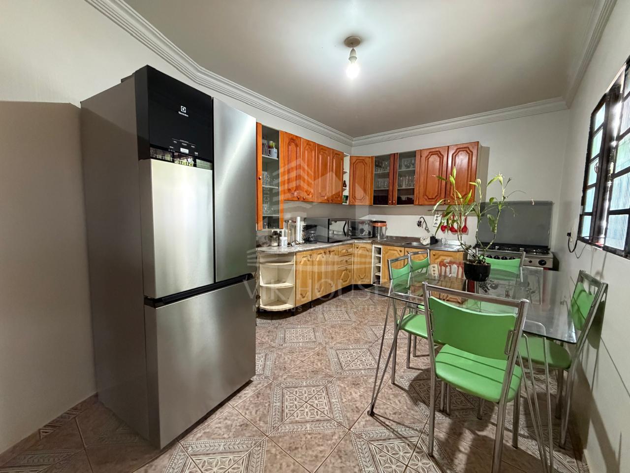 CASA COM AMPLO TERRENO E PISCINA A VENDA NO CAMPOS DO IGUAÇU