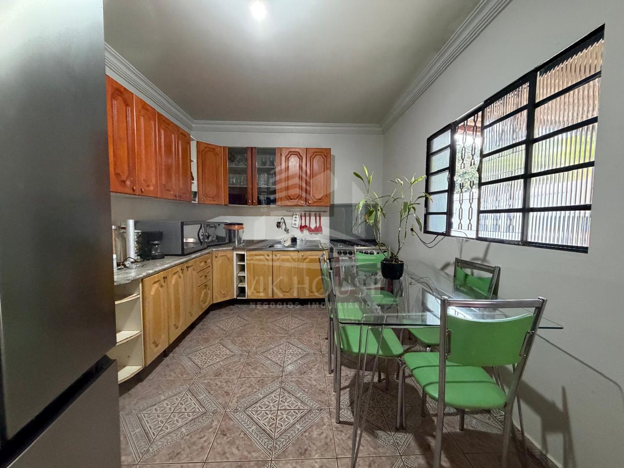 CASA COM AMPLO TERRENO E PISCINA A VENDA NO CAMPOS DO IGUAÇU