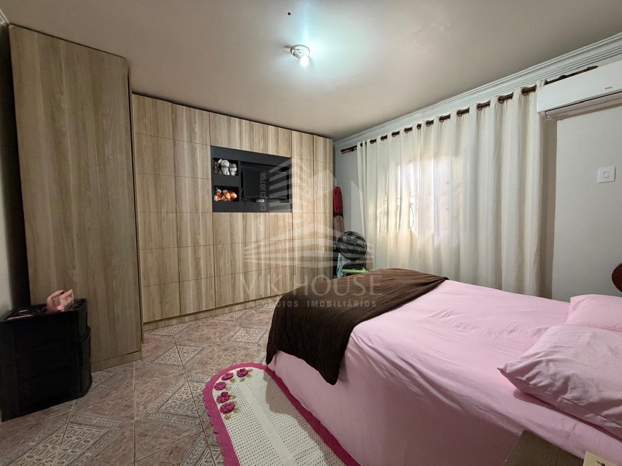 CASA COM AMPLO TERRENO E PISCINA A VENDA NO CAMPOS DO IGUAÇU