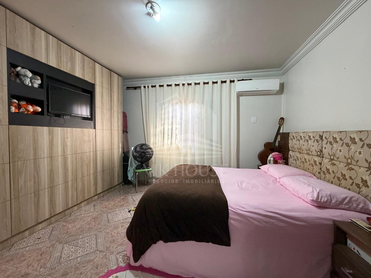 CASA COM AMPLO TERRENO E PISCINA A VENDA NO CAMPOS DO IGUAÇU