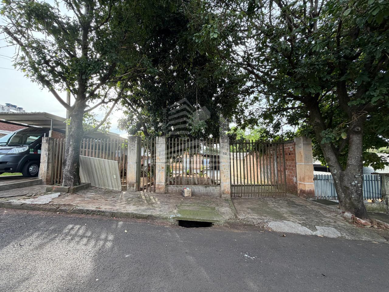 CASA COM AMPLO TERRENO E PISCINA A VENDA NO CAMPOS DO IGUAÇU