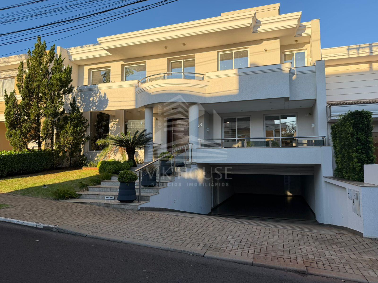 SOBRADO ALTO PADRÃO COM 4 SUITES A VENDA NO CONDOMINIO CASTEL FRANCO