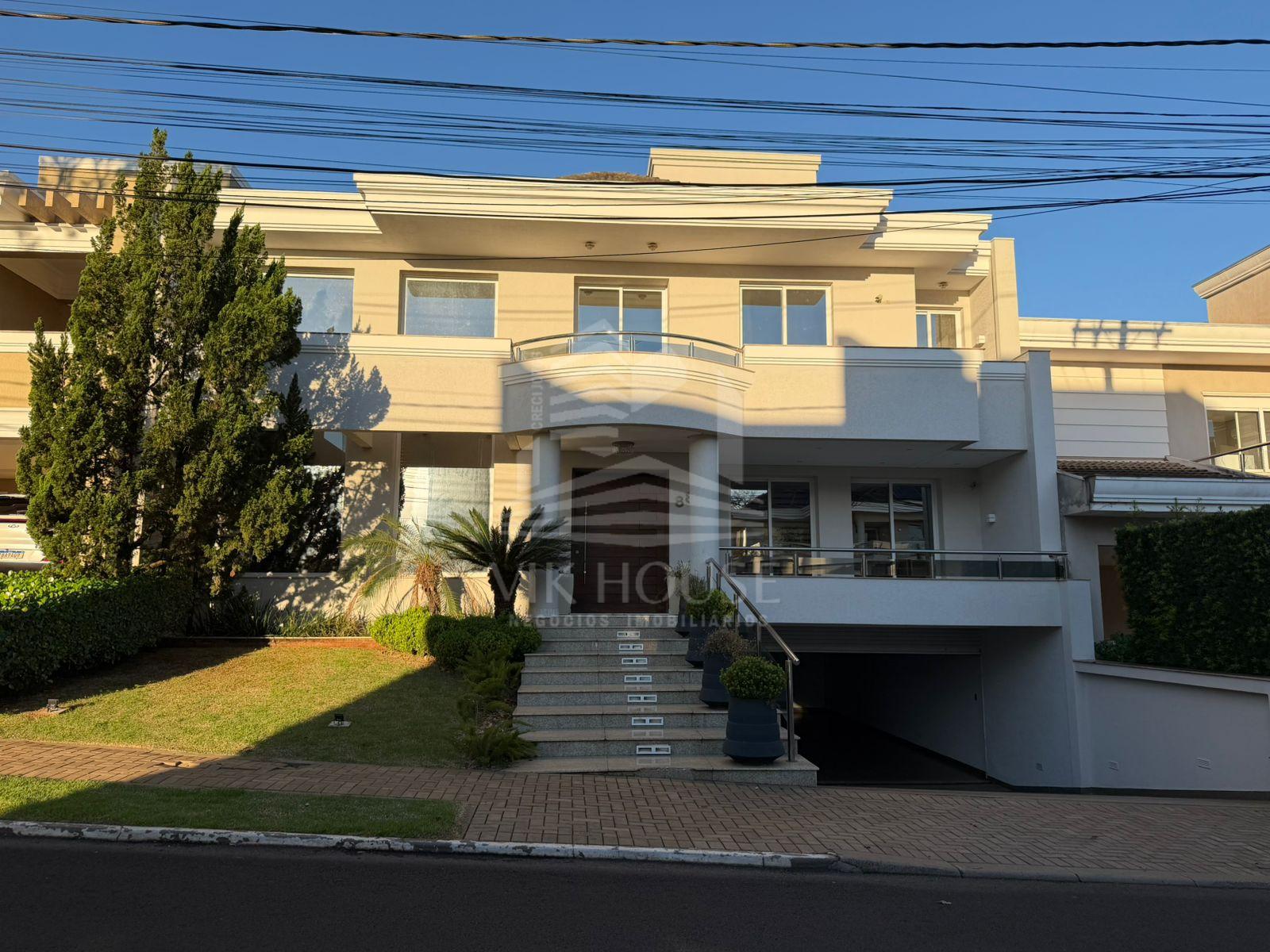 SOBRADO ALTO PADRÃO COM 4 SUITES A VENDA NO CONDOMINIO CASTEL FRANCO