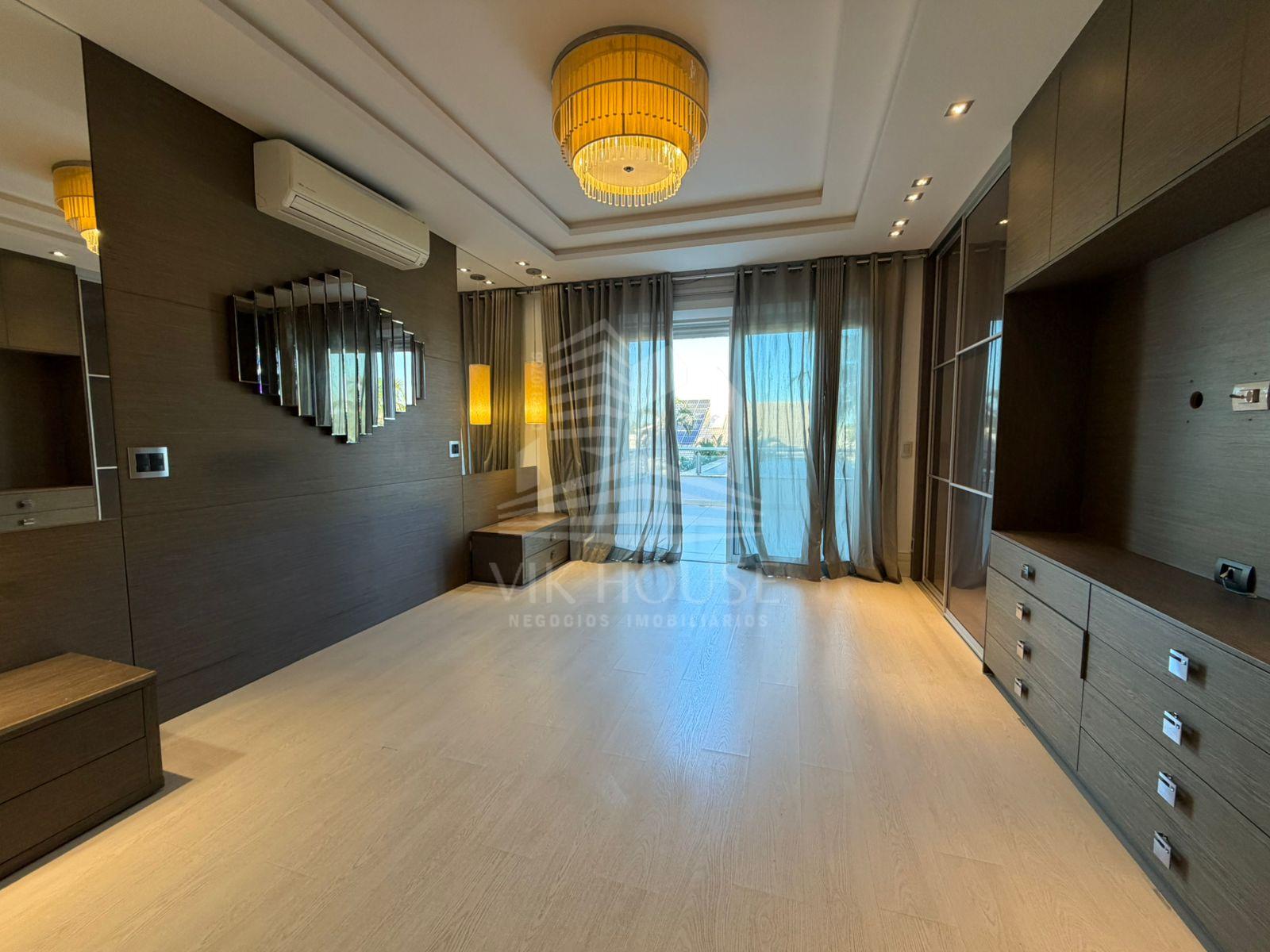 SOBRADO ALTO PADRÃO COM 4 SUITES A VENDA NO CONDOMINIO CASTEL FRANCO