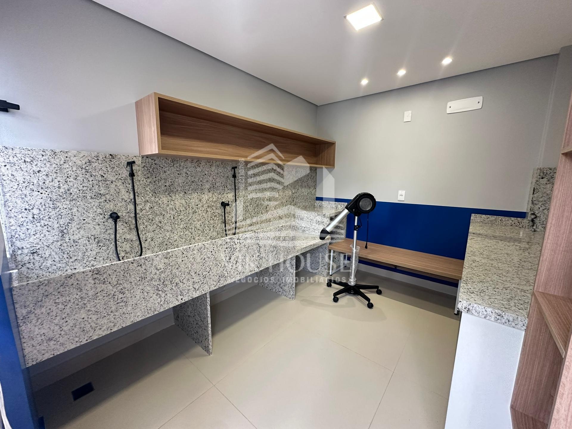 APARTAMENTO SEMI MOBILIADO PARA LOCAÇÃO NO EDIFÍCIO ROYAL LEGACY - FOZ DO IGUAÇU