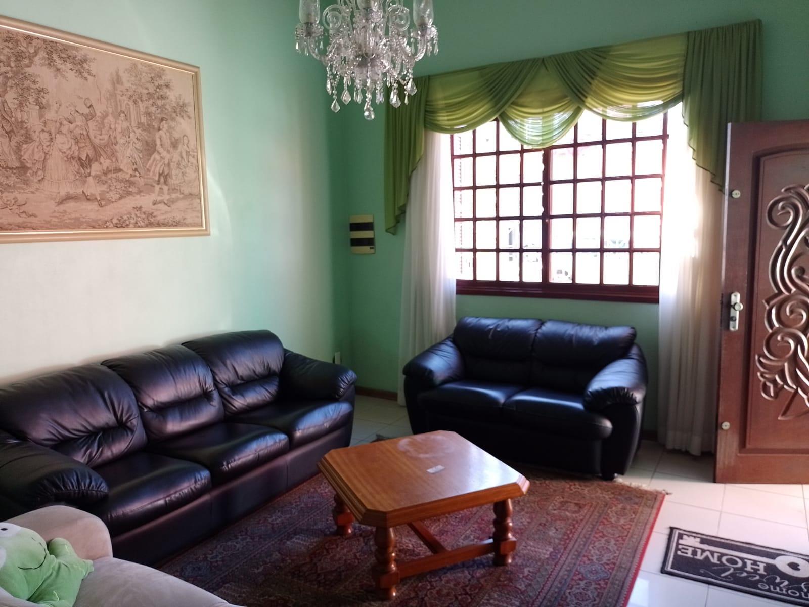 Amplo sobrado central à venda, cinco dormitórios, Centro, PELOTAS - RS