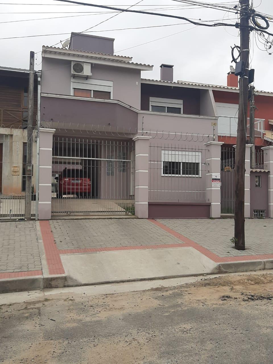 Vendo excelente sobrado com quatro dormitórios no Fragata, PELOTAS - RS