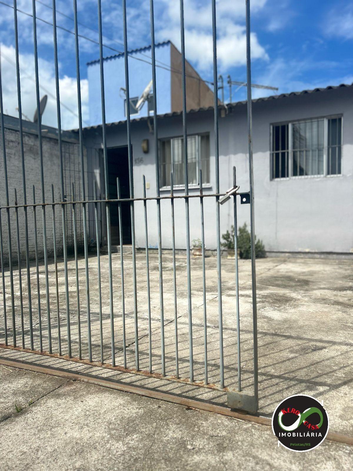 Casa à venda, dois dormitórios e piscina, Jacob Brod, PELOTAS - RS