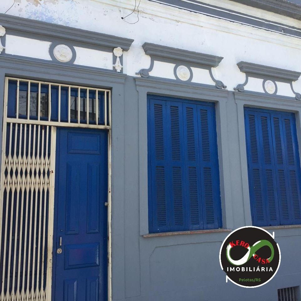 Casa à venda, dois dormitórios, próxima ao Guanabara, Centro, PELOTAS - RS