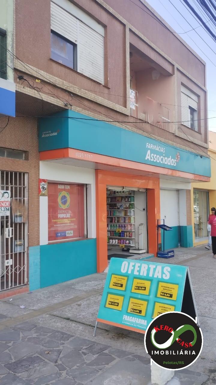 Sobrado com ponto comercial à venda, Av. Duque de Caxias, Fragata, PELOTAS - RS