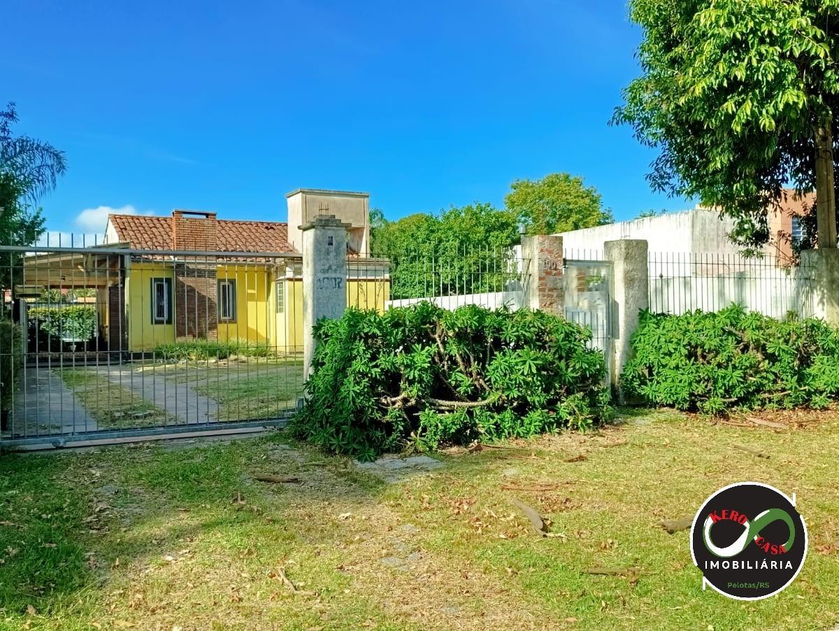 Casa à venda, três dormitórios, excelente localização no Laranjal, PELOTAS - RS