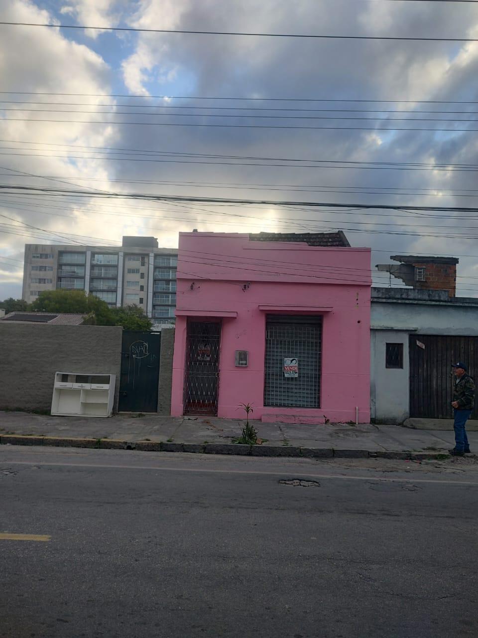 Casa à venda, Porto, PELOTAS - RS. Bem localizada próxima a empresa Expresso Embaixador.