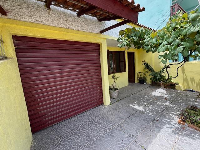 Vende-se casa localizada no bairro Fragata, próxima à Theodoro Muller