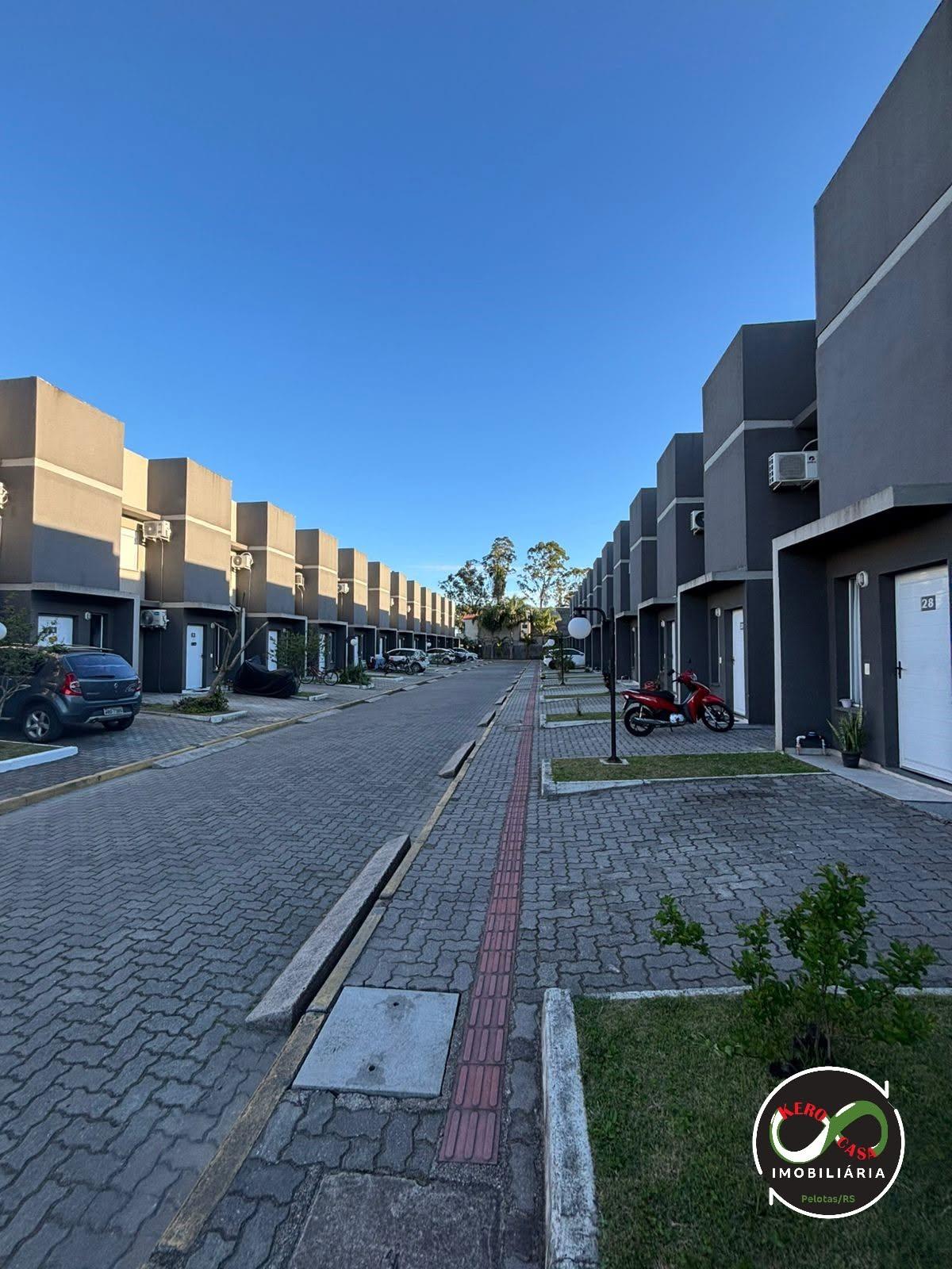 Vende-se excelente sobrado em condomínio fechado. Imóvel localizado no Fragata