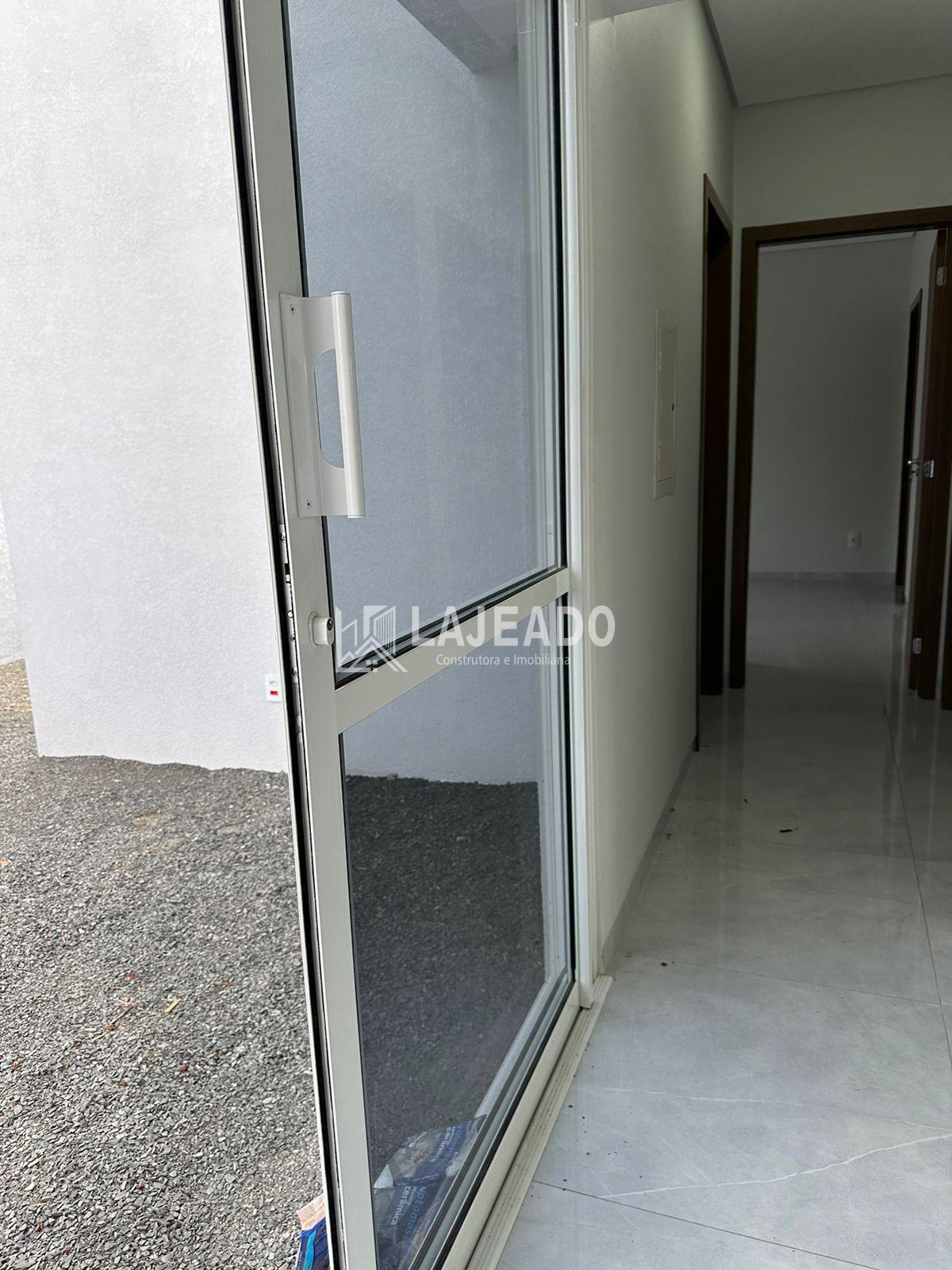 VENDE-SE CASA, LOTEAMENTO MORADA NOVA - DOIS VIZINHOS