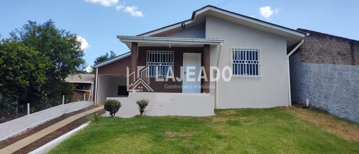 VENDE-SE CASA, LOCALIZADA NO BAIRRO SAGRADA FAMÍLIA