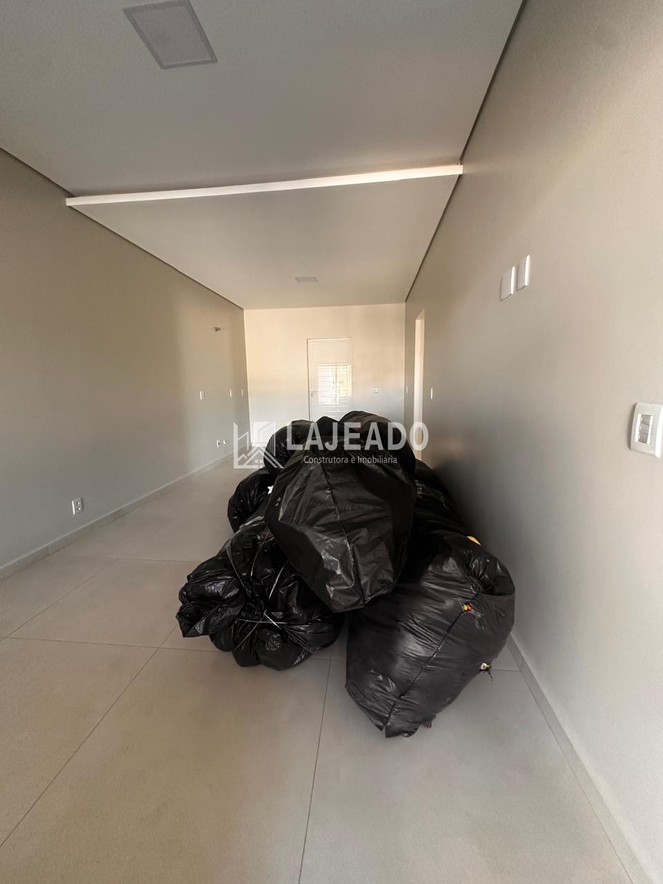 VENDE-SE CASA , LOTEAMENTO  ECO VILLE, DOIS VIZINHOS - PR