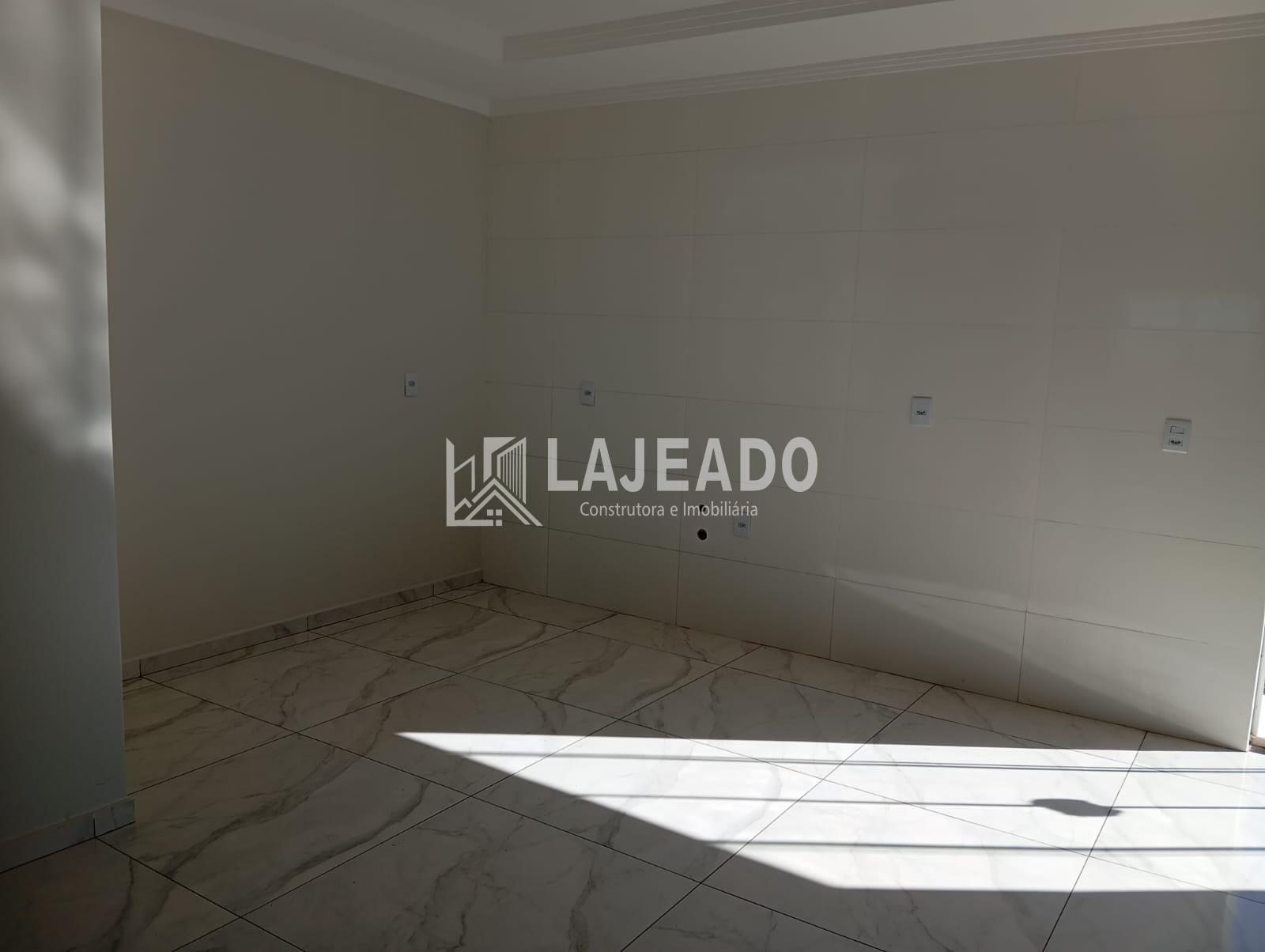 VENDE-SE SOBRADO, BAIRRO NOSSA SENHORA DA SALETE, DOIS VIZINHO...