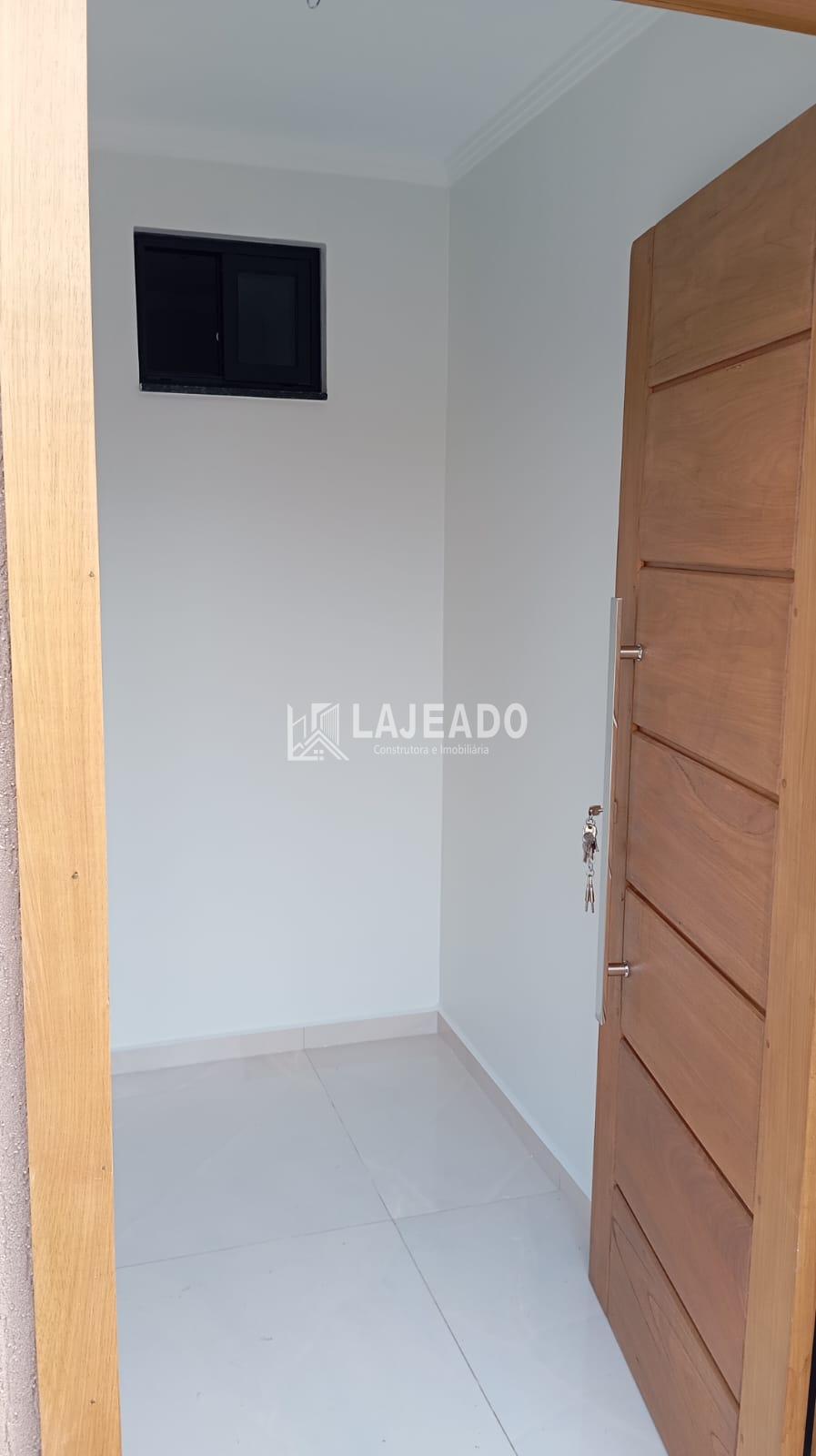VENDE-SE SOBRADO, SANTA LUZIA, DOIS VIZINHOS - PR