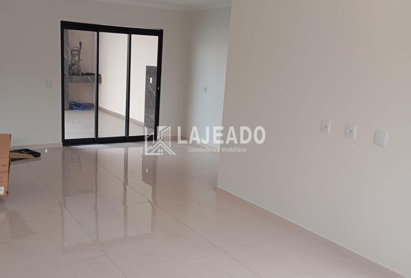 VENDE-SE SOBRADO, SANTA LUZIA, DOIS VIZINHOS - PR
