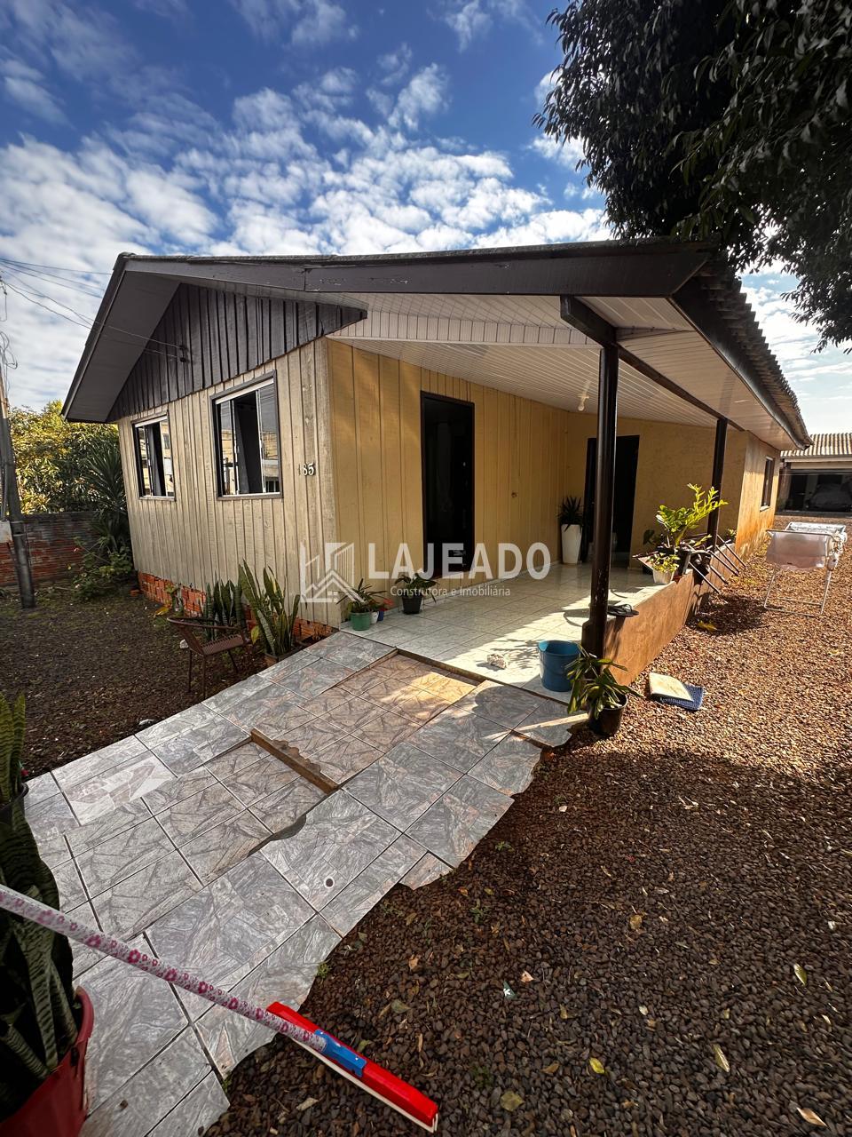 VENDE-SE DUAS CASAS NO MESMO TERRENO, NOSSA SENHORA APARECIDA,...