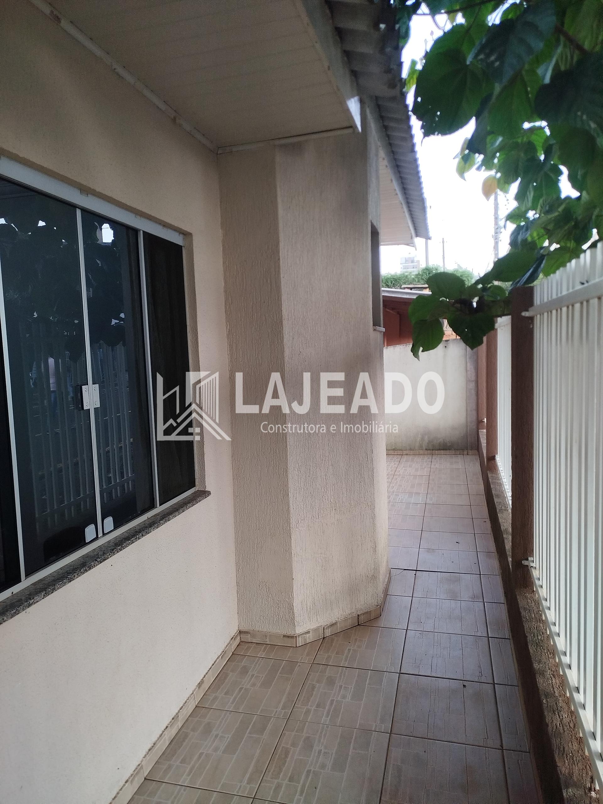 VENDE-SE DUAS CASAS NO MESMO LOTE, CENTRO NORTE, DOIS VIZINHOS...