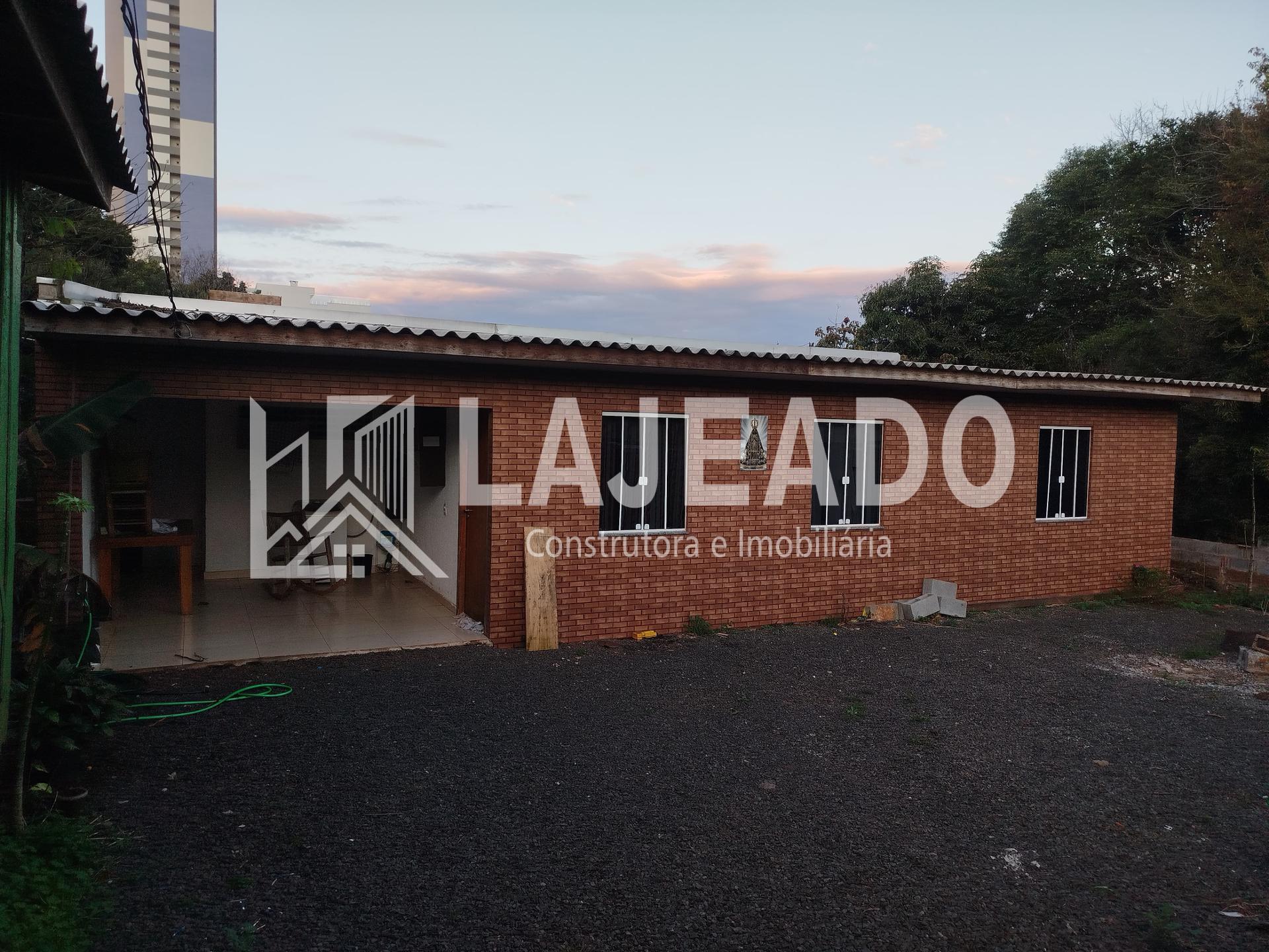 VENDE-SE DUAS CASAS NO MESMO LOTE, CENTRO NORTE, DOIS VIZINHOS...
