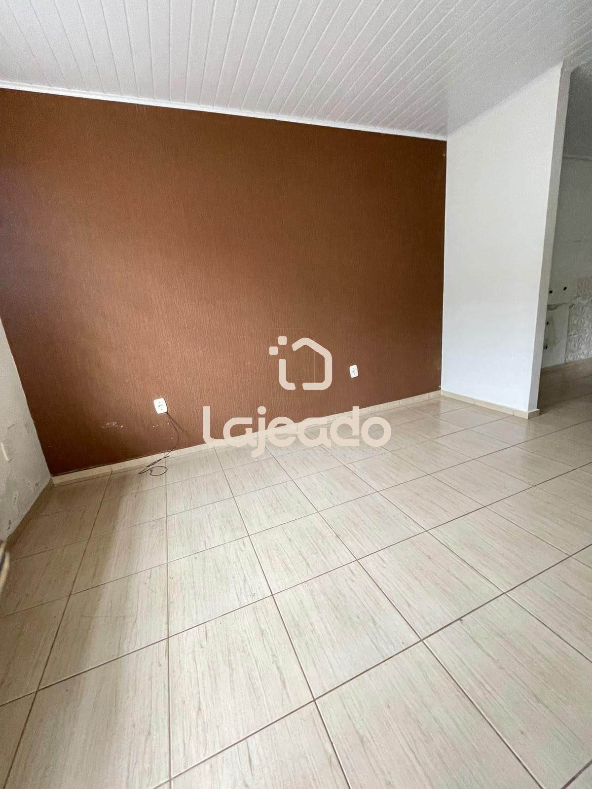 VENDE-SE OU ALUGA CASA NO BAIRRO MARGARIDA GALVAN - DOIS VIZIN...