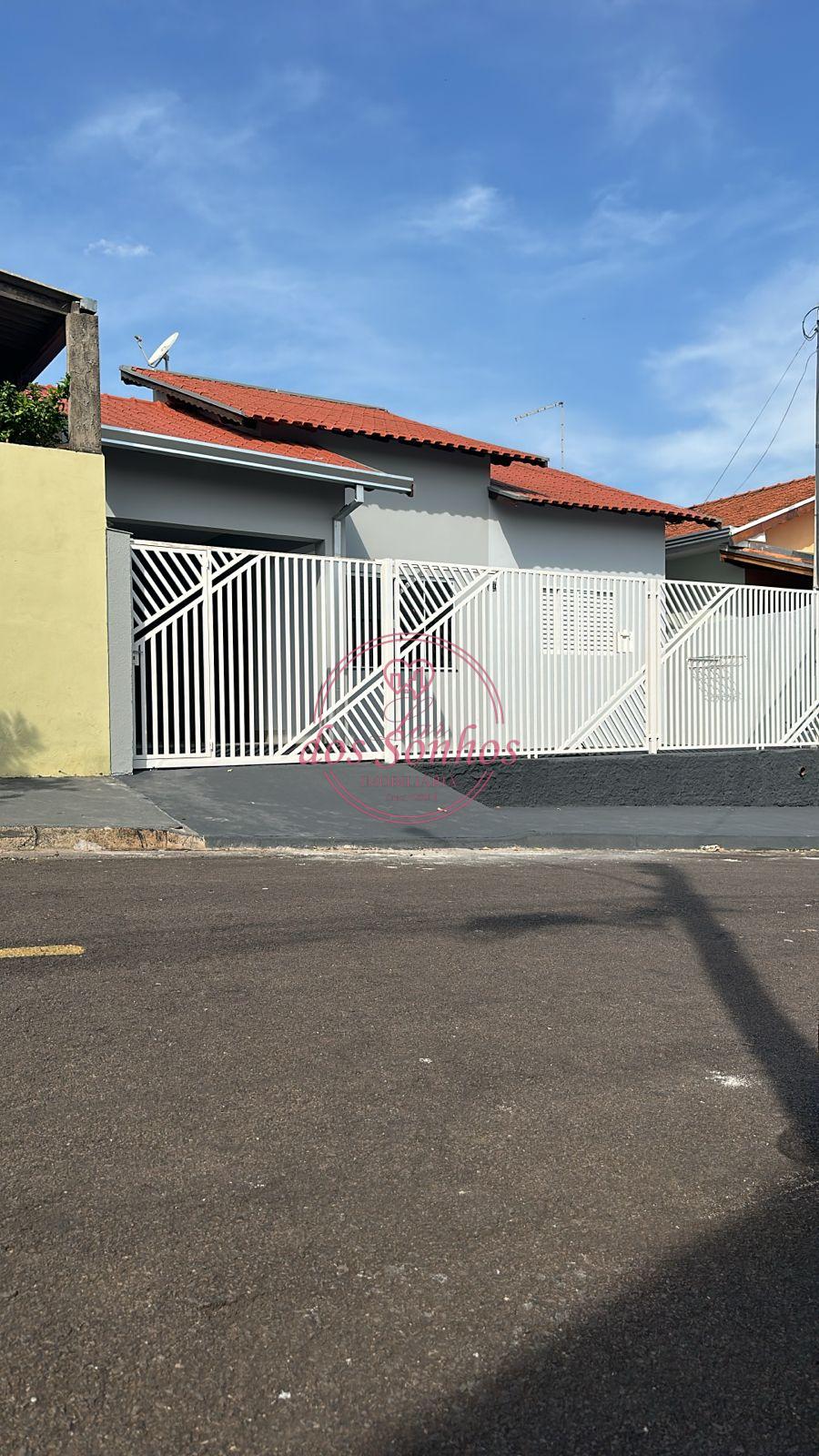 LINDA CASA À VENDA, LOCALIZADA EM PIRAPOZINHO - SP