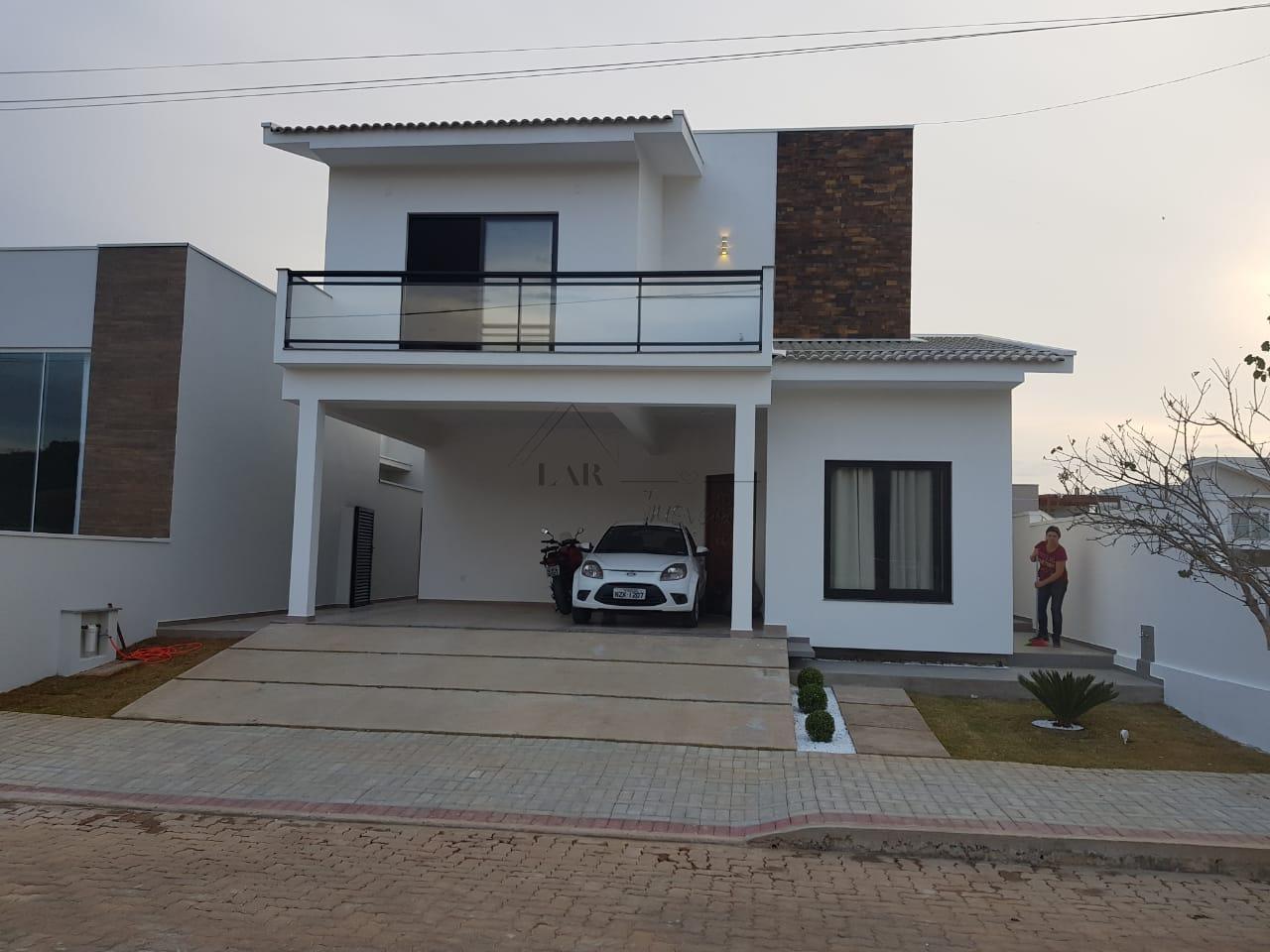 Linda casa em condomínio fechado - Bela Villa