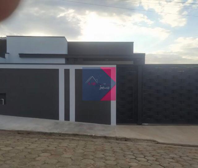 Casa de lote inteiro no bairro Santo Expedito, Pouso Alegre MG