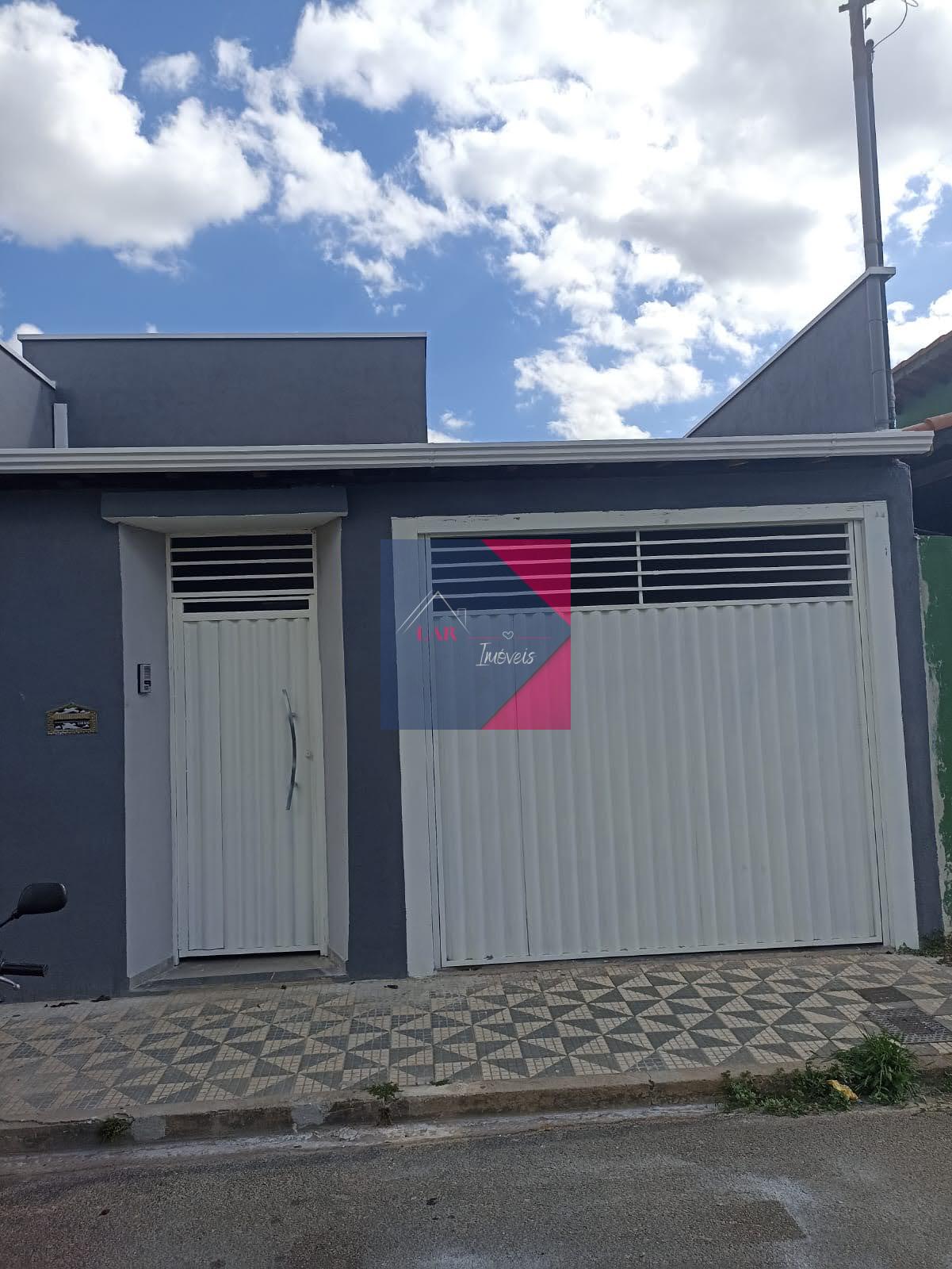 Uma linda casa, com localização no bairro São Carlos, com acabamento de primeira