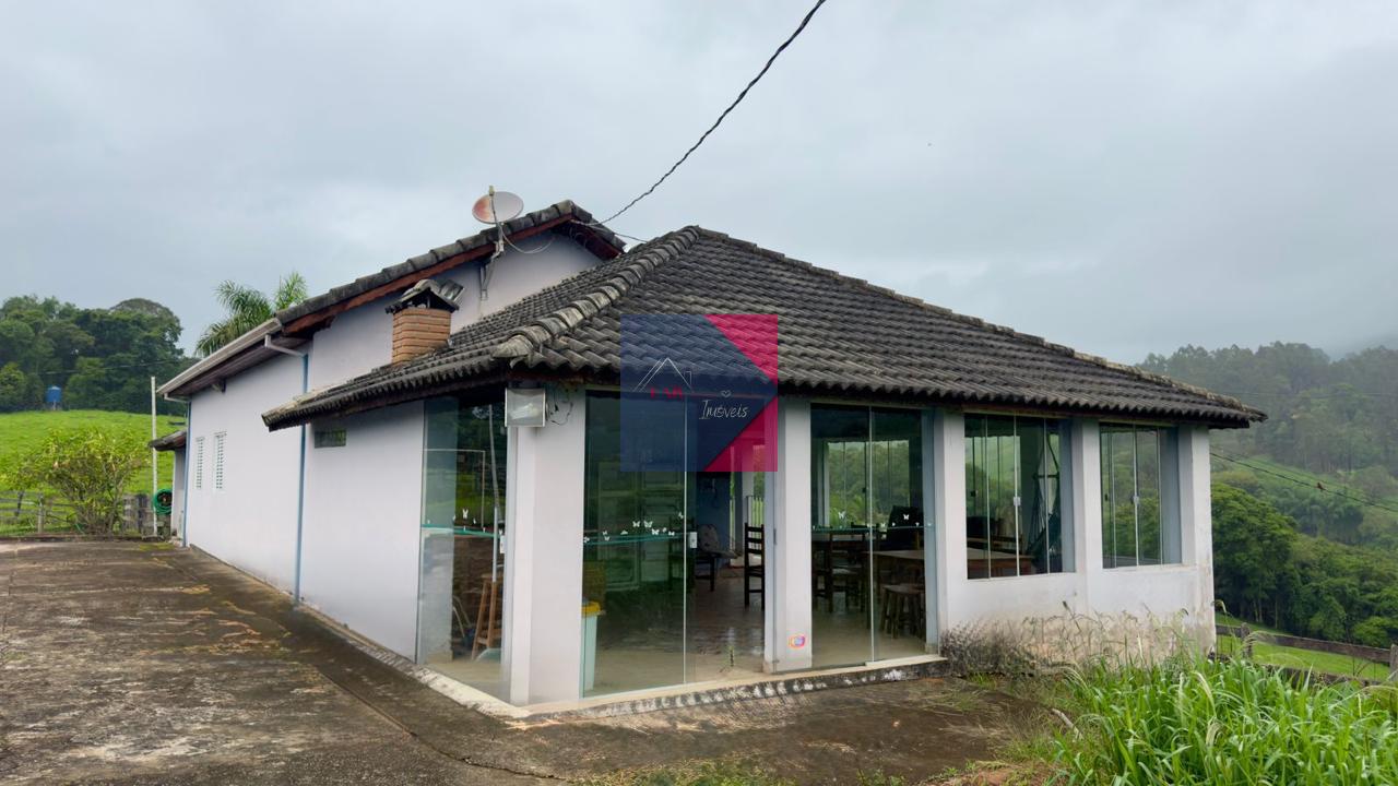 Um belo sítio localizado no município de Silvianópolis com excelente estrutura
