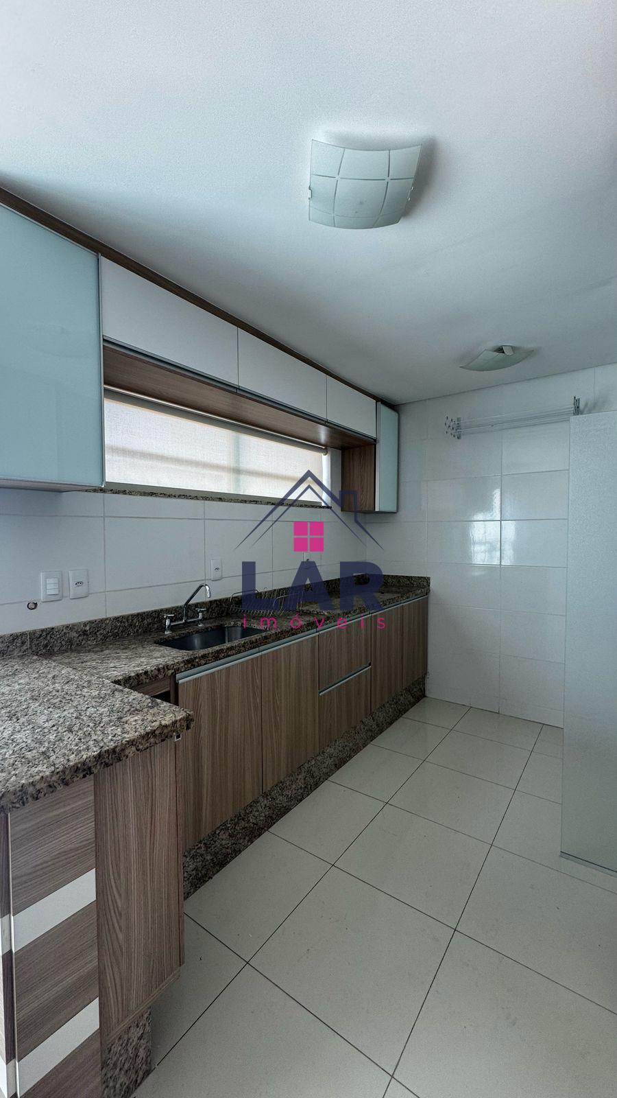 Apartamento no Recanto dos Fernandes com planejados nos quartos e cozinha