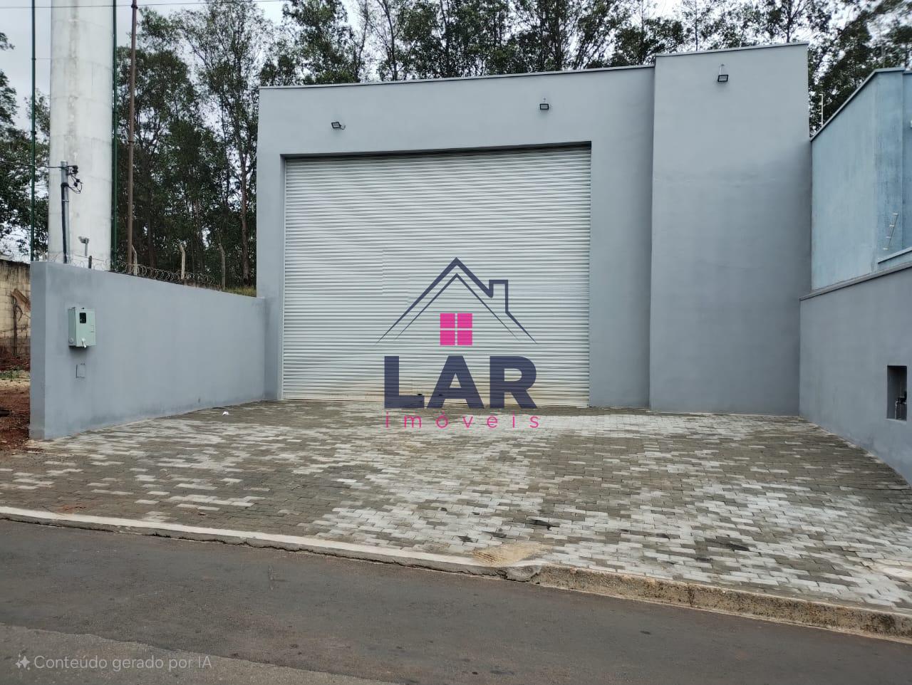 Um galpão com excelente localização, com portão automático no Parque Real