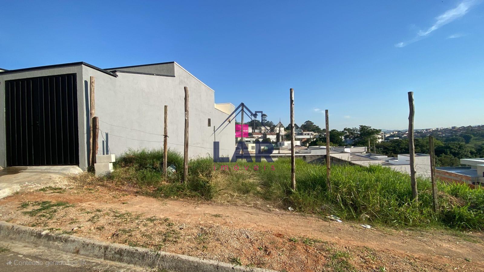 Vende-se um lote com excelente localização no bairro Parque Real, com 200 metros