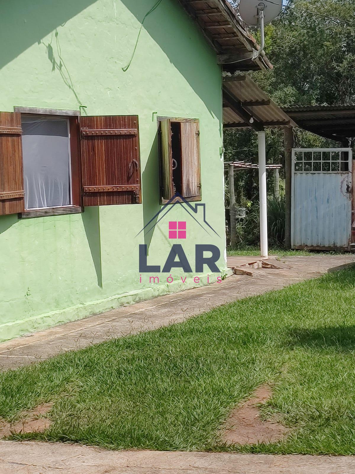 Uma bela casa localizada no bairro Cajuru com excelente acabamento