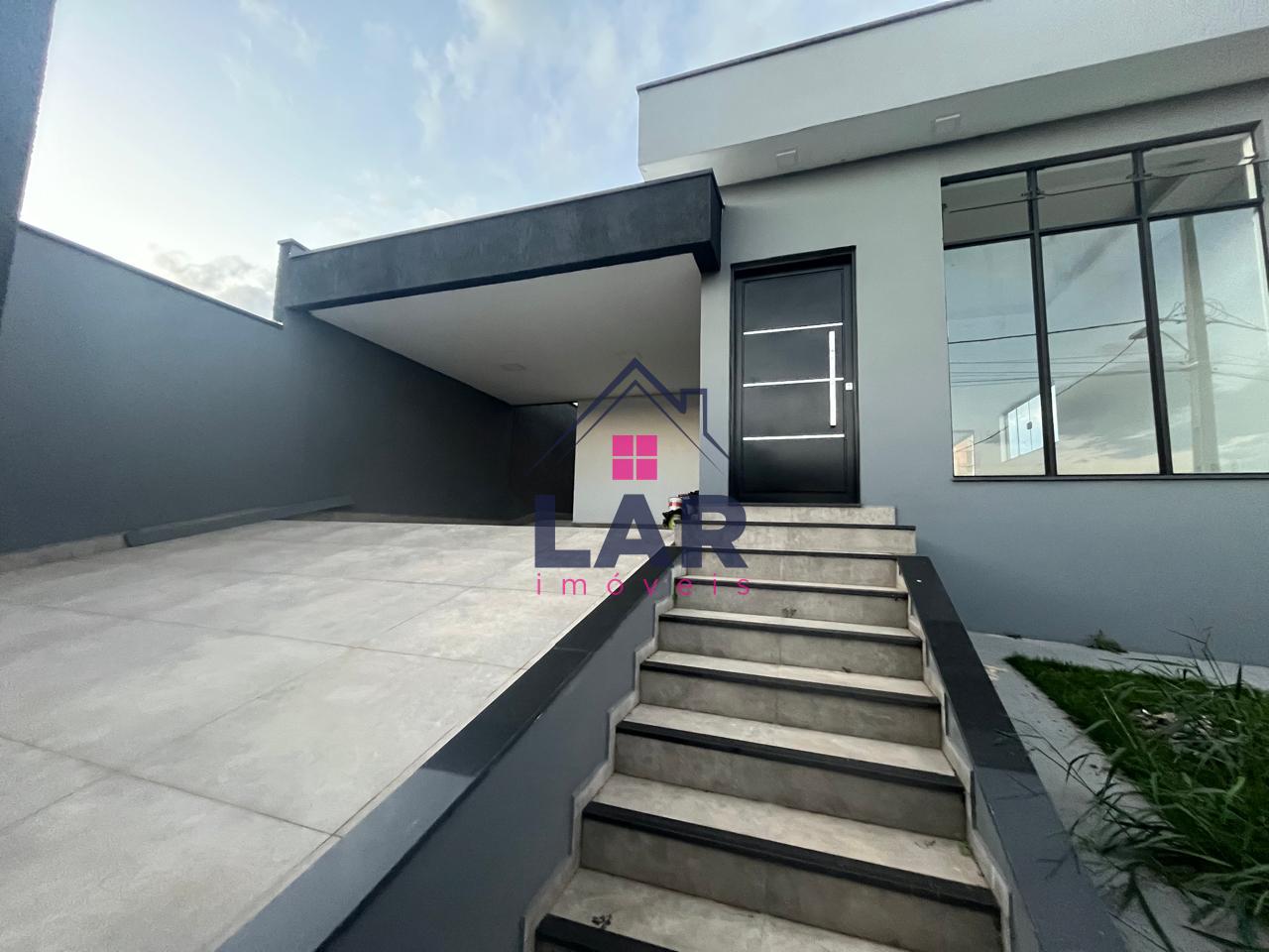 Vende-se está bela casa com excelente localização e acabamento