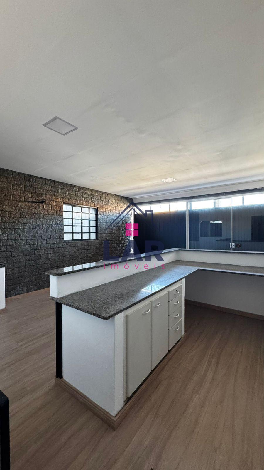 Vende-se casa com ponto comercial em excelente localização