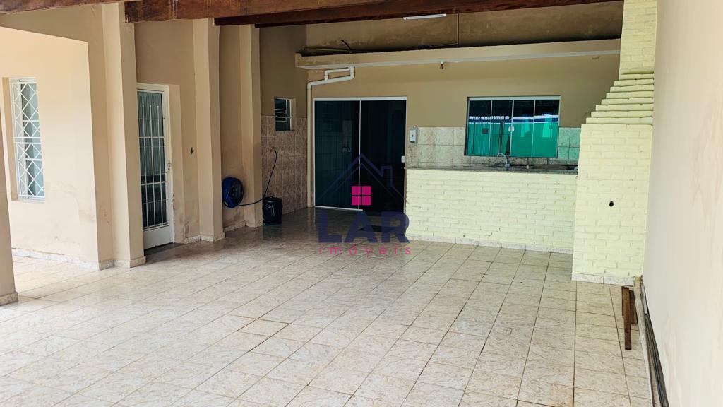 Vende-se casa com excelente acabamento e localização em Pouso Alegre
