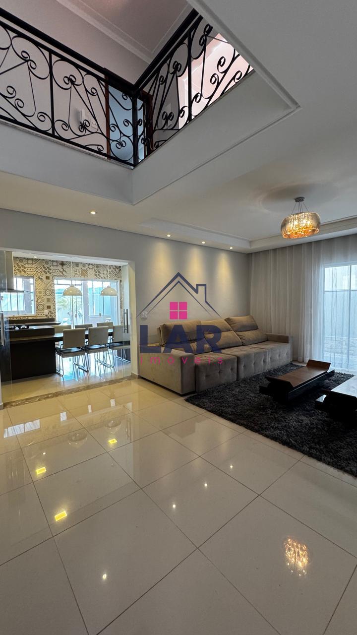 Vende-se casa de alto padrão com acabamento de primeira e localização