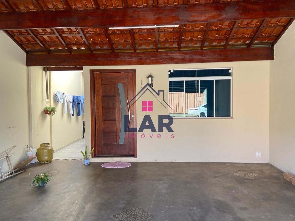 Vende-se casa com excelente acabamento e localização em Pouso Alegre