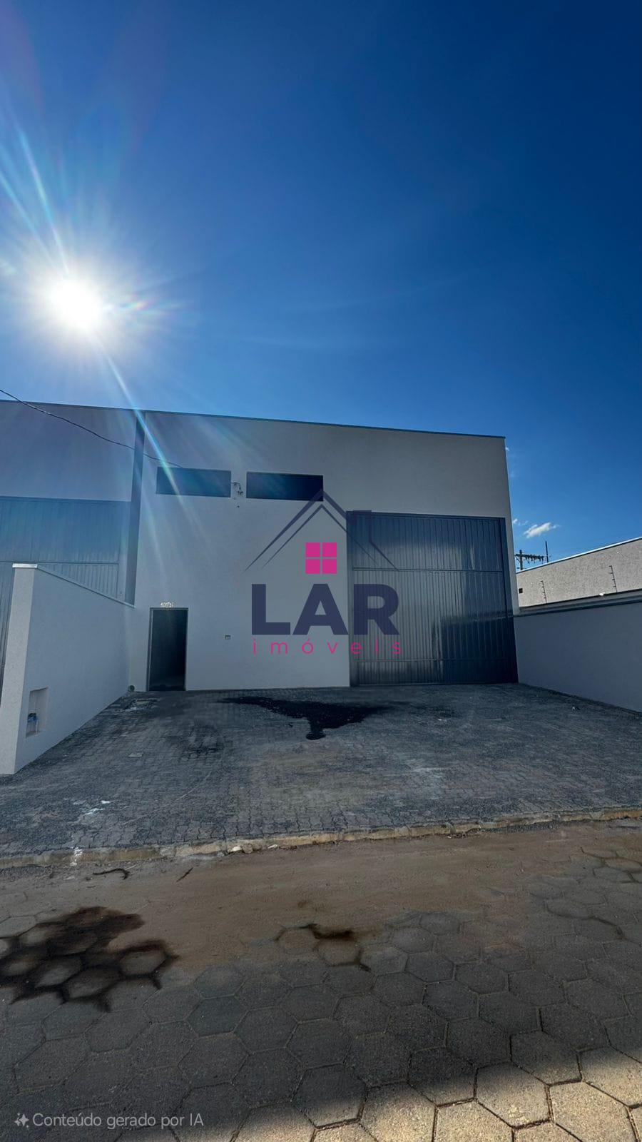 Aluga-se galpão comercial com excelente localização e acabamento em Pouso Alegre