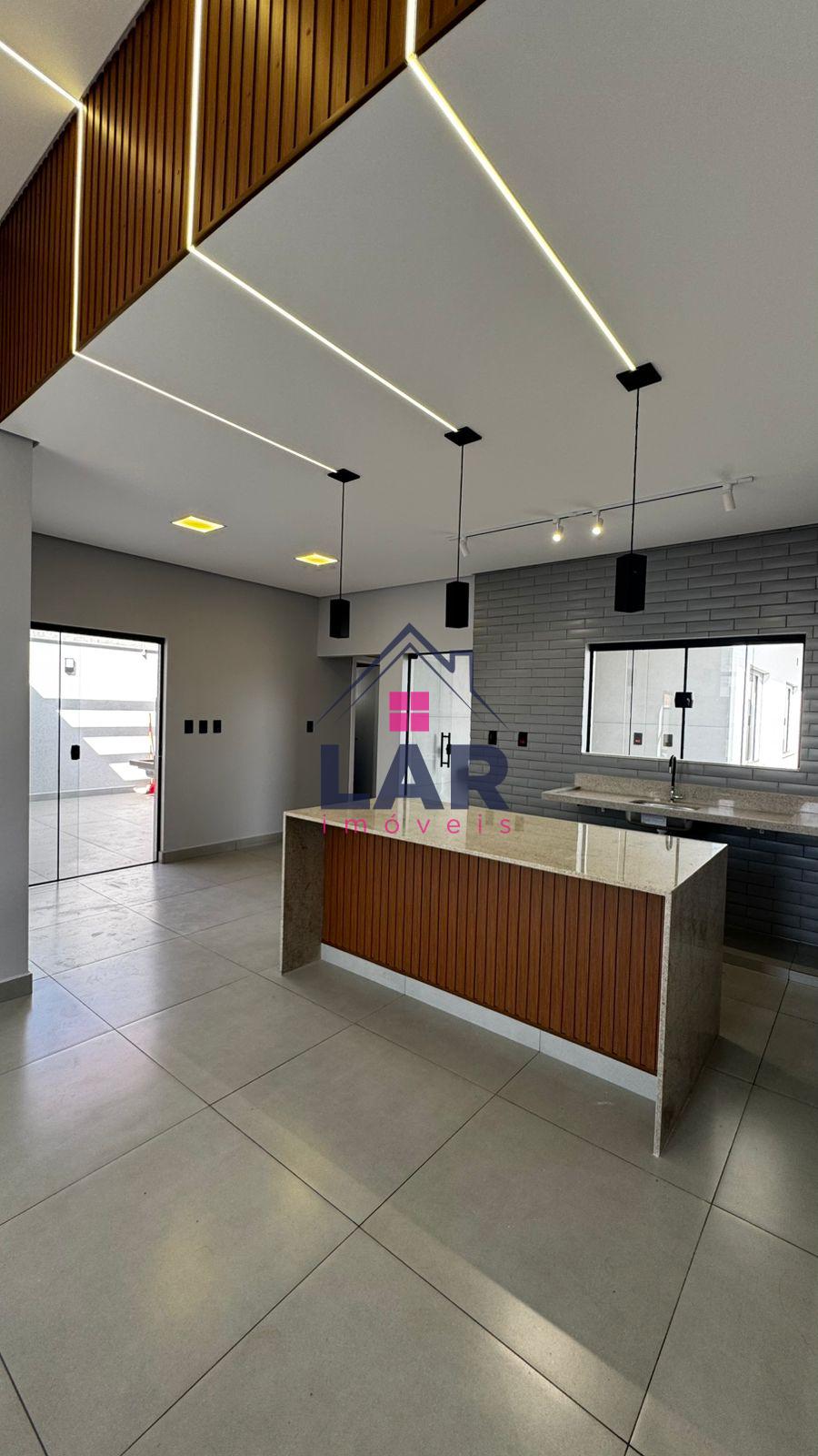 Vende-se casa de alto padrão com excelente localização e acabamento