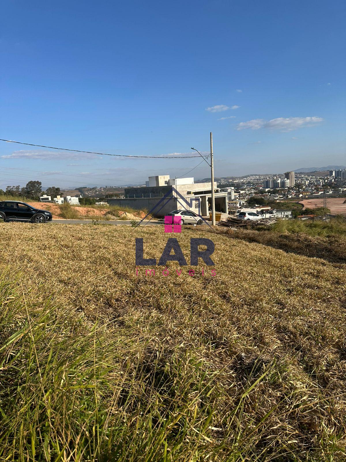 Vende-se terreno com excelente topografia e localização em Pouso Alegre