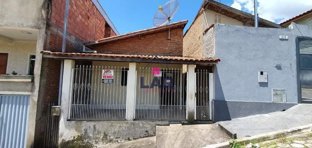 CASA COM EXCELENTE APROVEITAMENTO DO ESPAÇO COM ÓTIMO PREÇO E LOCALIZAÇÃO
