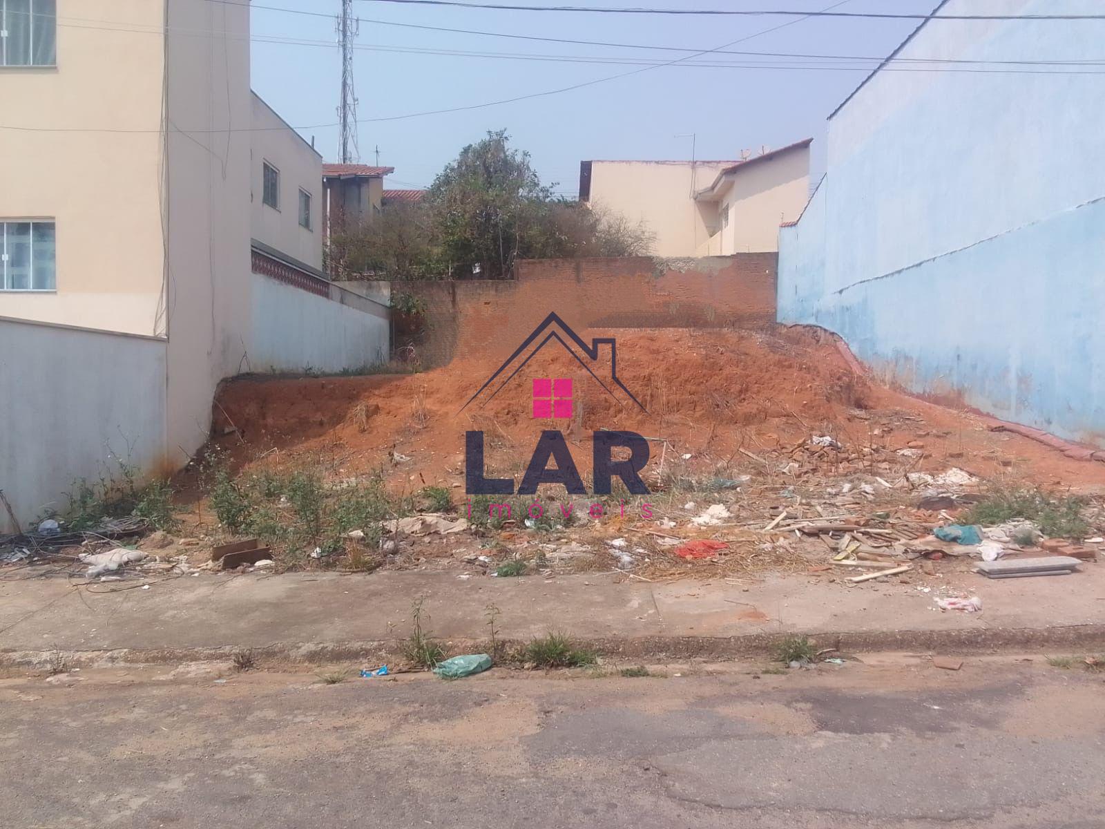 TERRENO COM EXCELENTE LOCALIZAÇÃO E TOPOGRAFIA EM POUSO ALEGRE, COM 240 M 