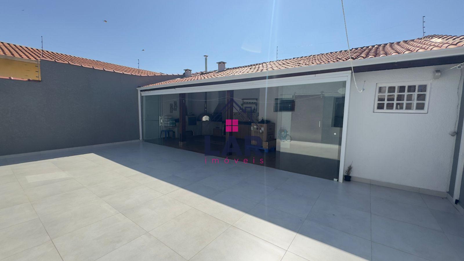 CASA COM EXCELENTE LOCALIZAÇÃO E PREÇO ALÉM DE MUITO CONFORTO