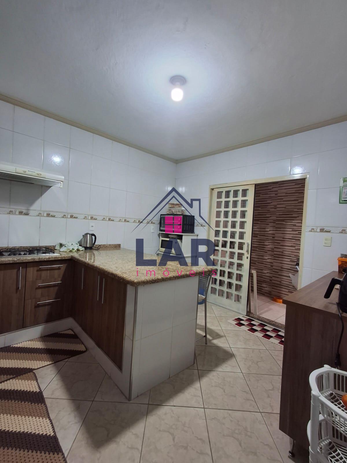 Linda Casa de 3 quartos com área gourmet, armários planejados e excelente espaço
