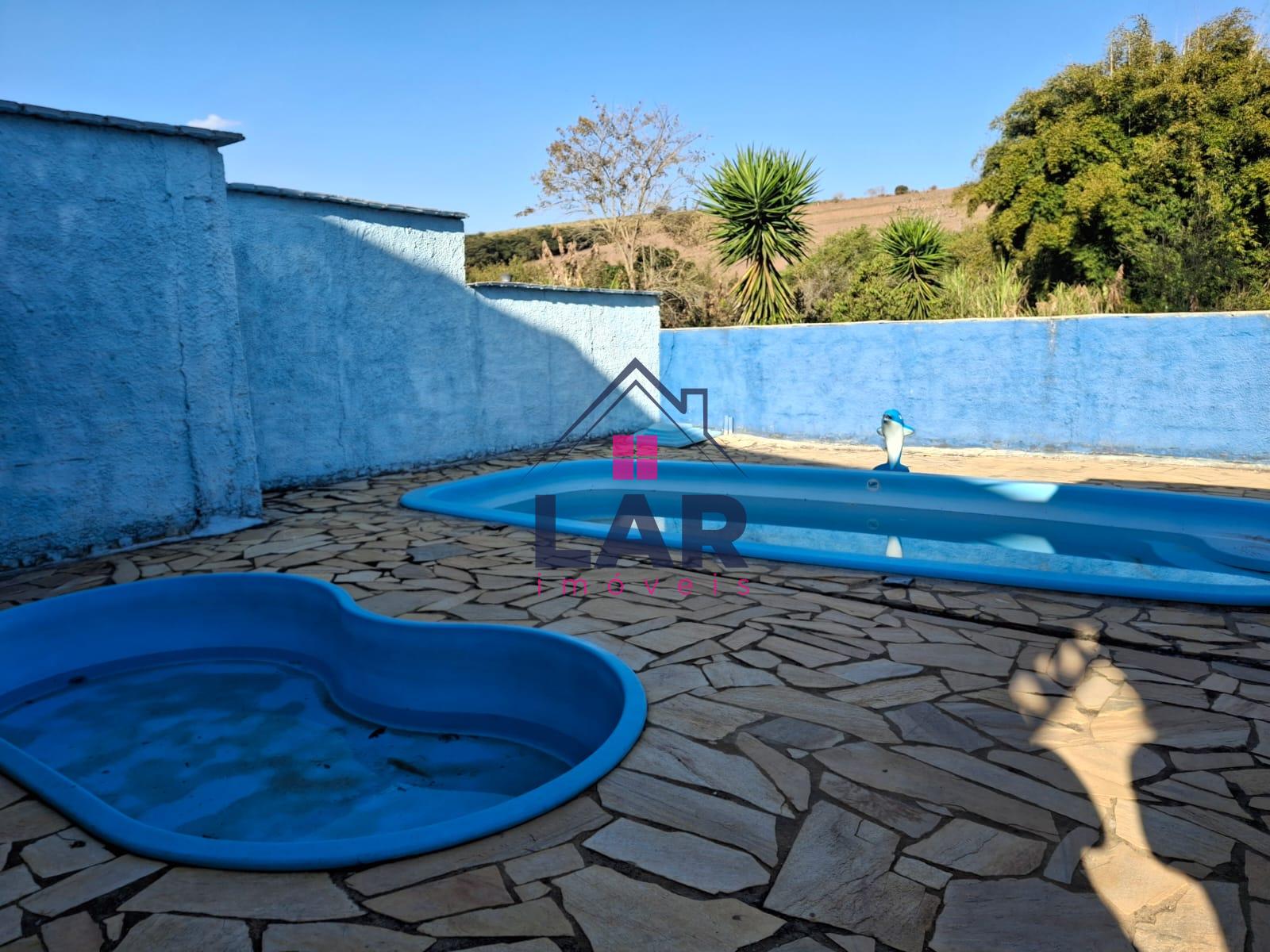 CHACARA COM 2 QUARTOS SENDO 1 SUITE, CHURRSQUEIRA, COM SALAO DE FESTA E PISCINA